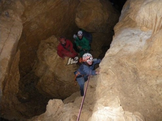  Klettern in der Höhle 